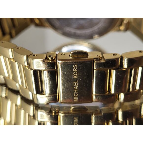 Michael Kors Women's Classic Gold Tone Chronograph Watch MK6212 New Battery - Picture 8 of 9